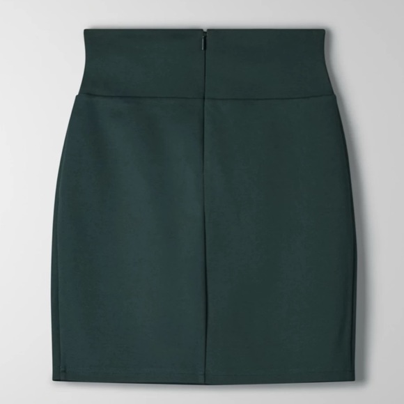 BNWT Ignite Skirt Ten by Babaton - Picture 2 of 3